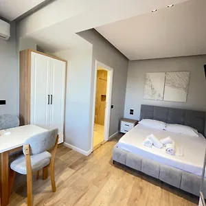Pensión Maison, Vlorë